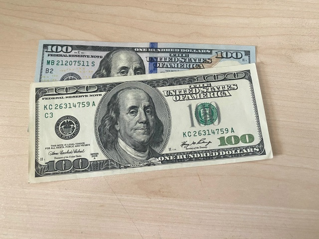 Курьер из Омска задержана в Коми при получении 20 тысяч долларов от жертв аферистов