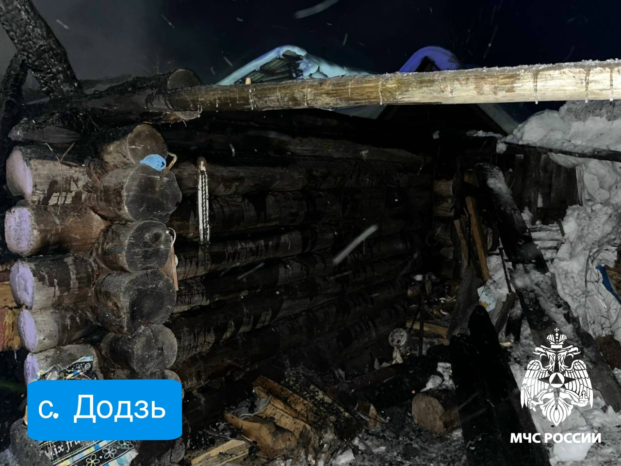 В Коми 11 пожарных тушили частный дом 