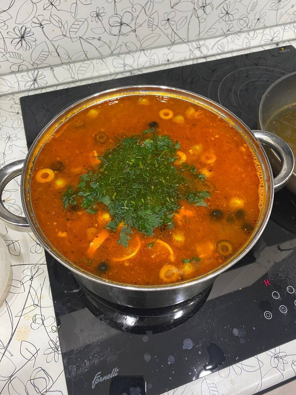 Ученые назвали самый вредный суп: в России его едят почти в каждой семье