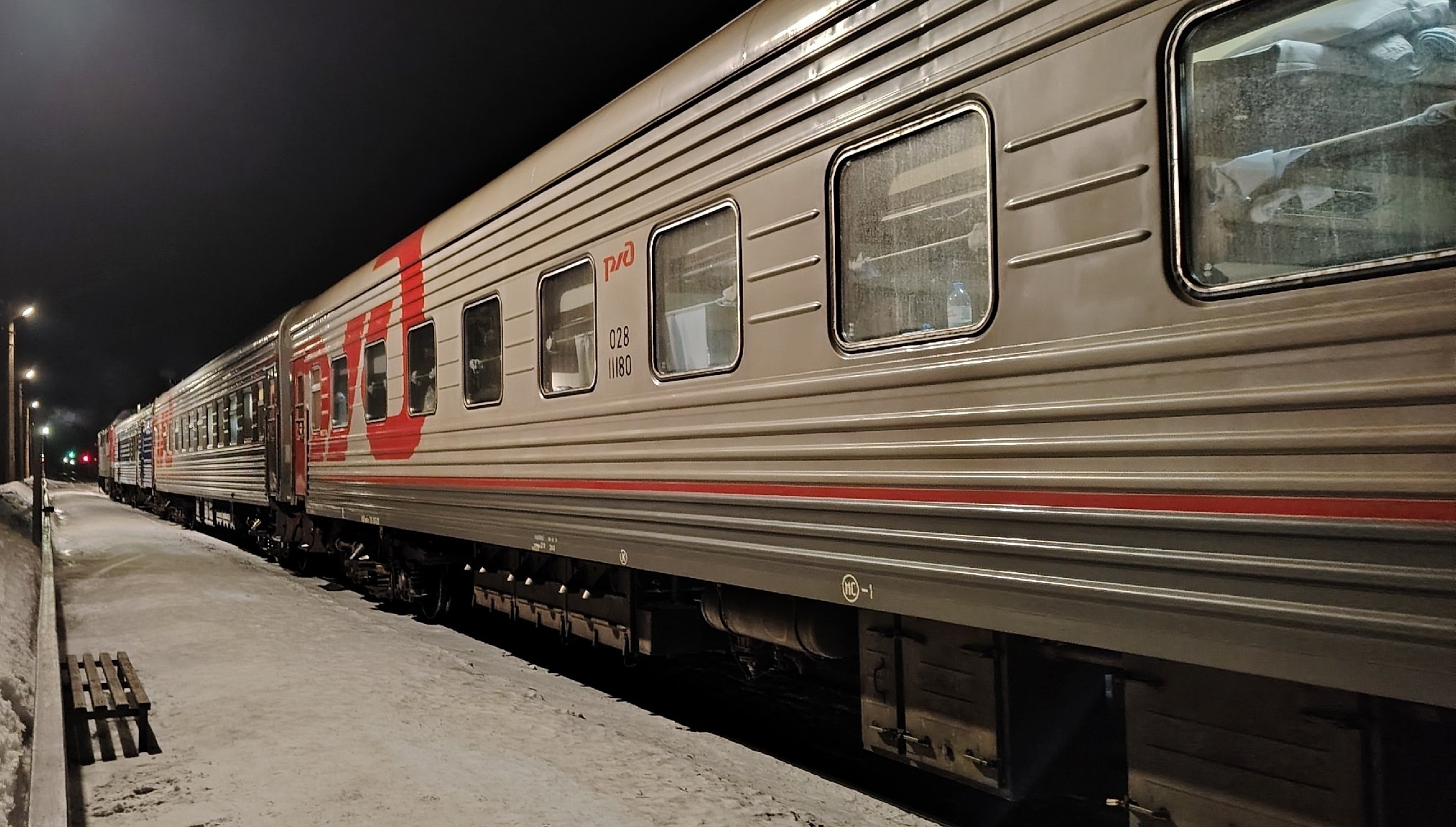 Входим, а наши места заняты мамой с ребенком. Случай в поезде