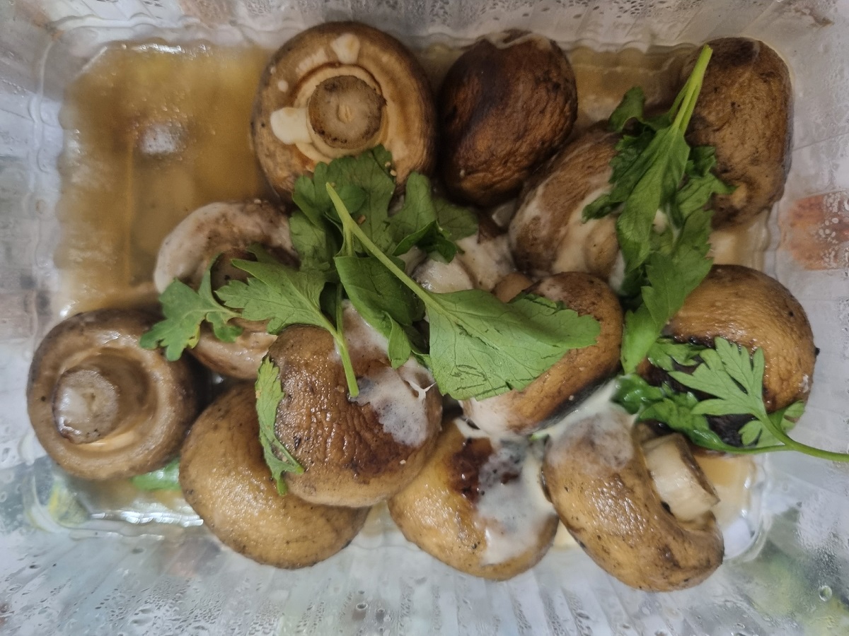 Как жарить шампиньоны правильно: 5 ошибок, из-за которых грибы становятся резиновыми и водянистыми