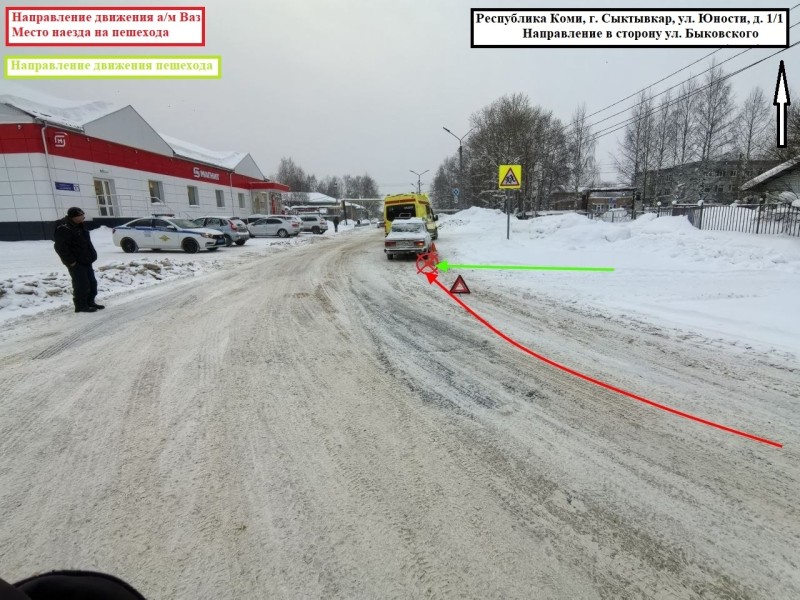 Сыктывкарка попала под машину, пересекая дорогу в неположенном месте