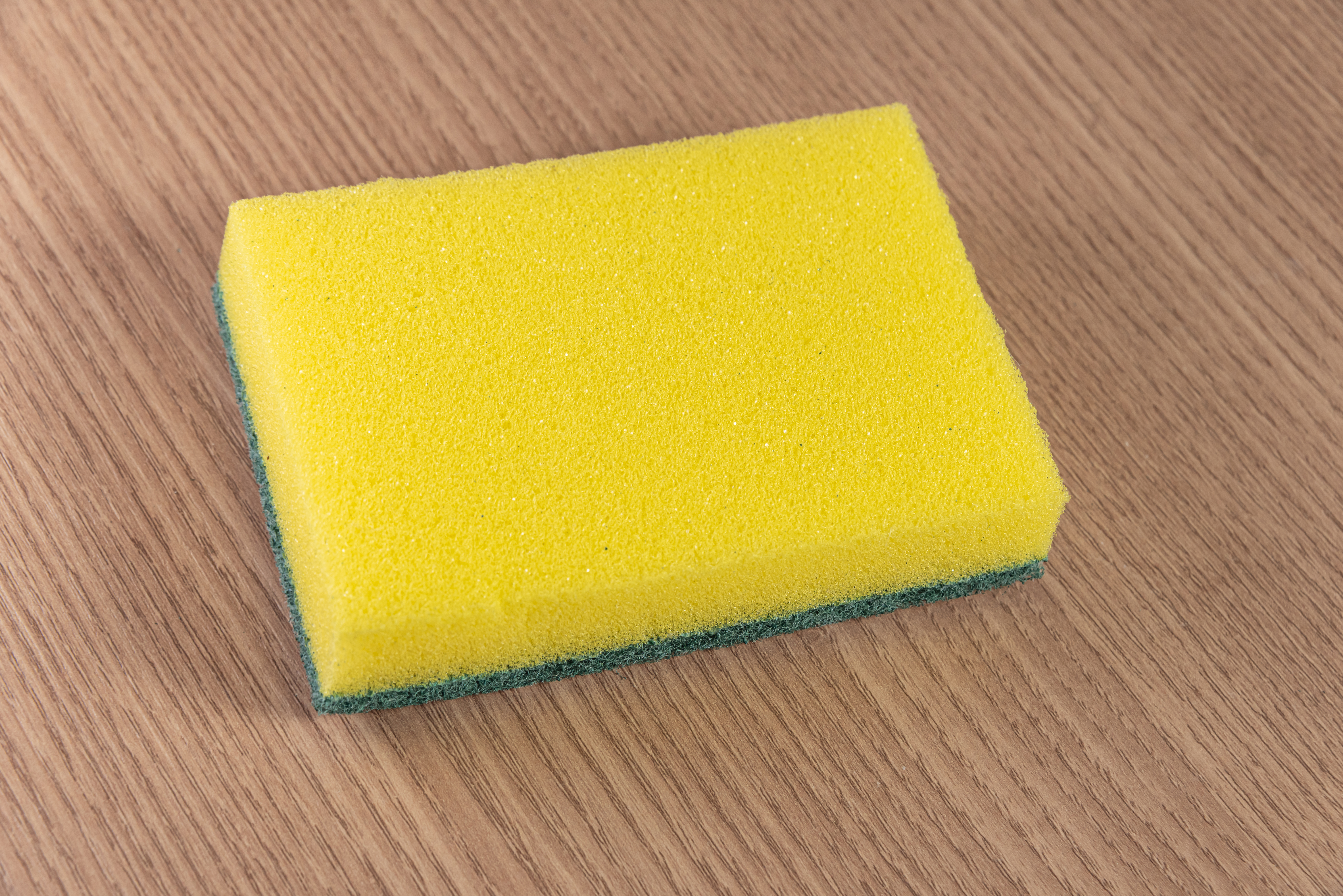 Старая губка уничтожает "прусаков" целыми полчищами: 200 тараканов за ночь — "Дихлофосам" и "Машенькам" пора на покой