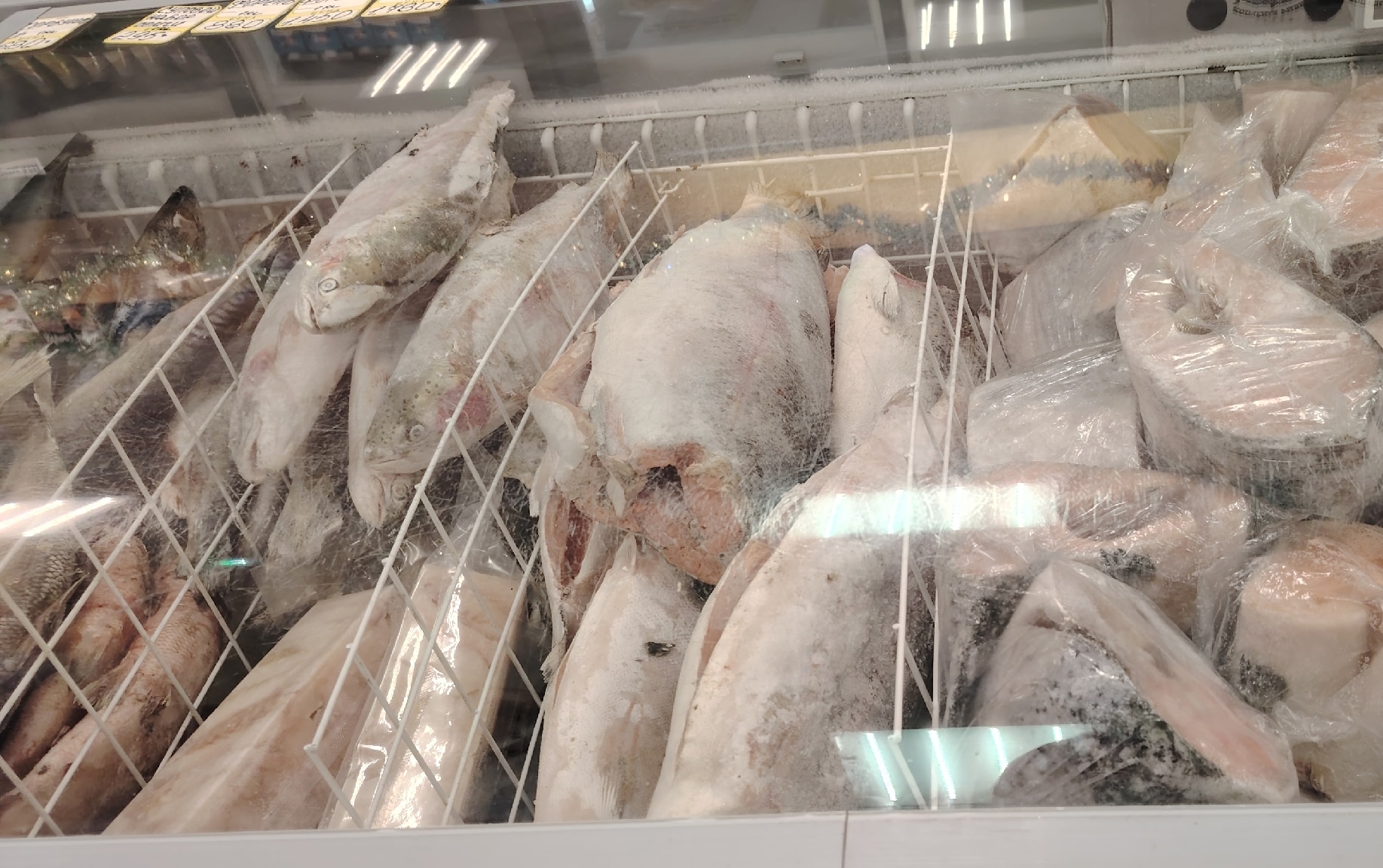 "Рыбы нет, одни кости": эксперты Роскачества назвали худшие марки филе минтая