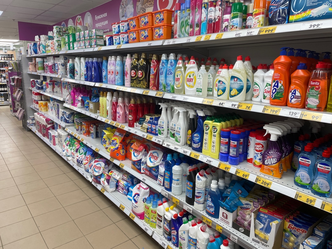 Стоят копейки, а стирают даже лучше элитных: лучшие гели для стирки по версии Роскачества