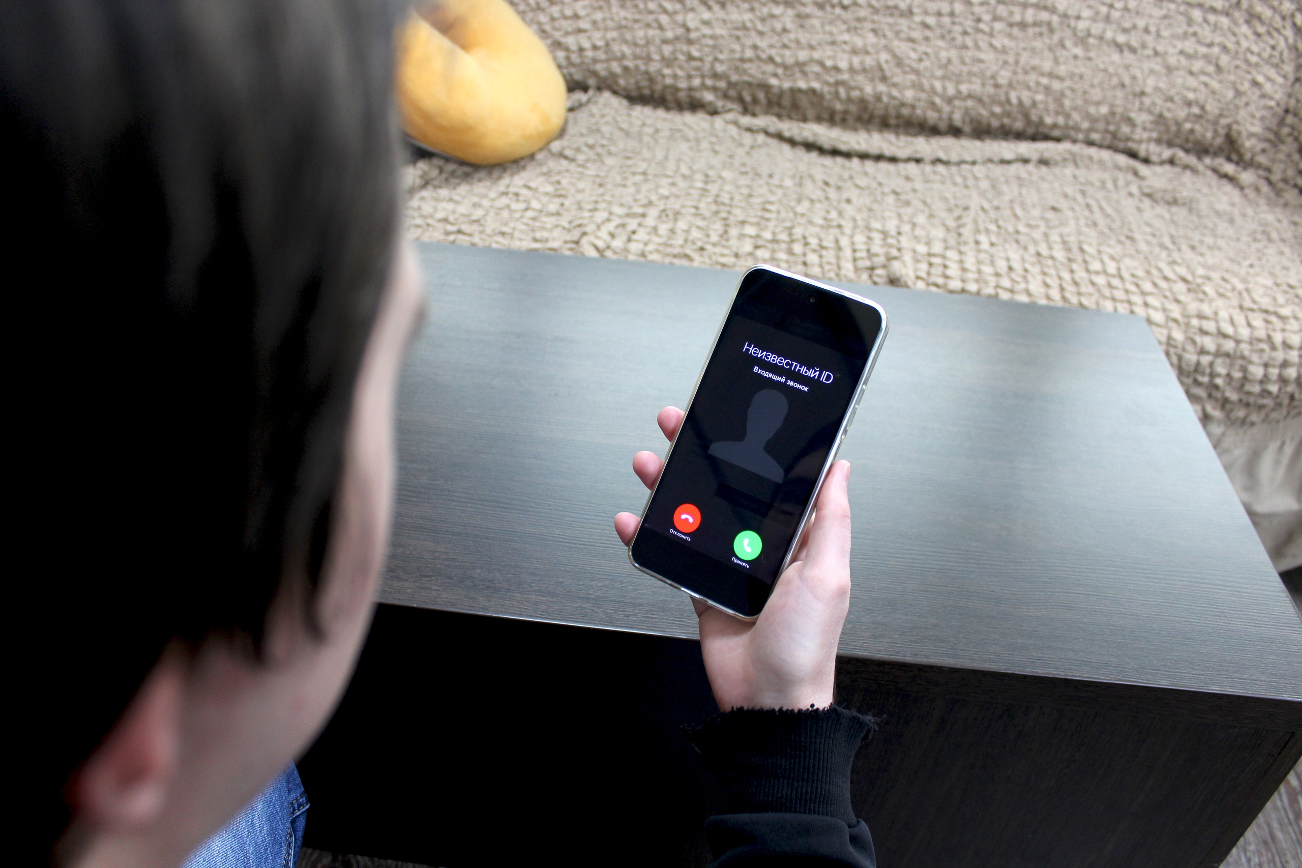 В Сыктывкаре ребенок взял телефон матери и перевел все сбережения аферисту ради монеток в игре 