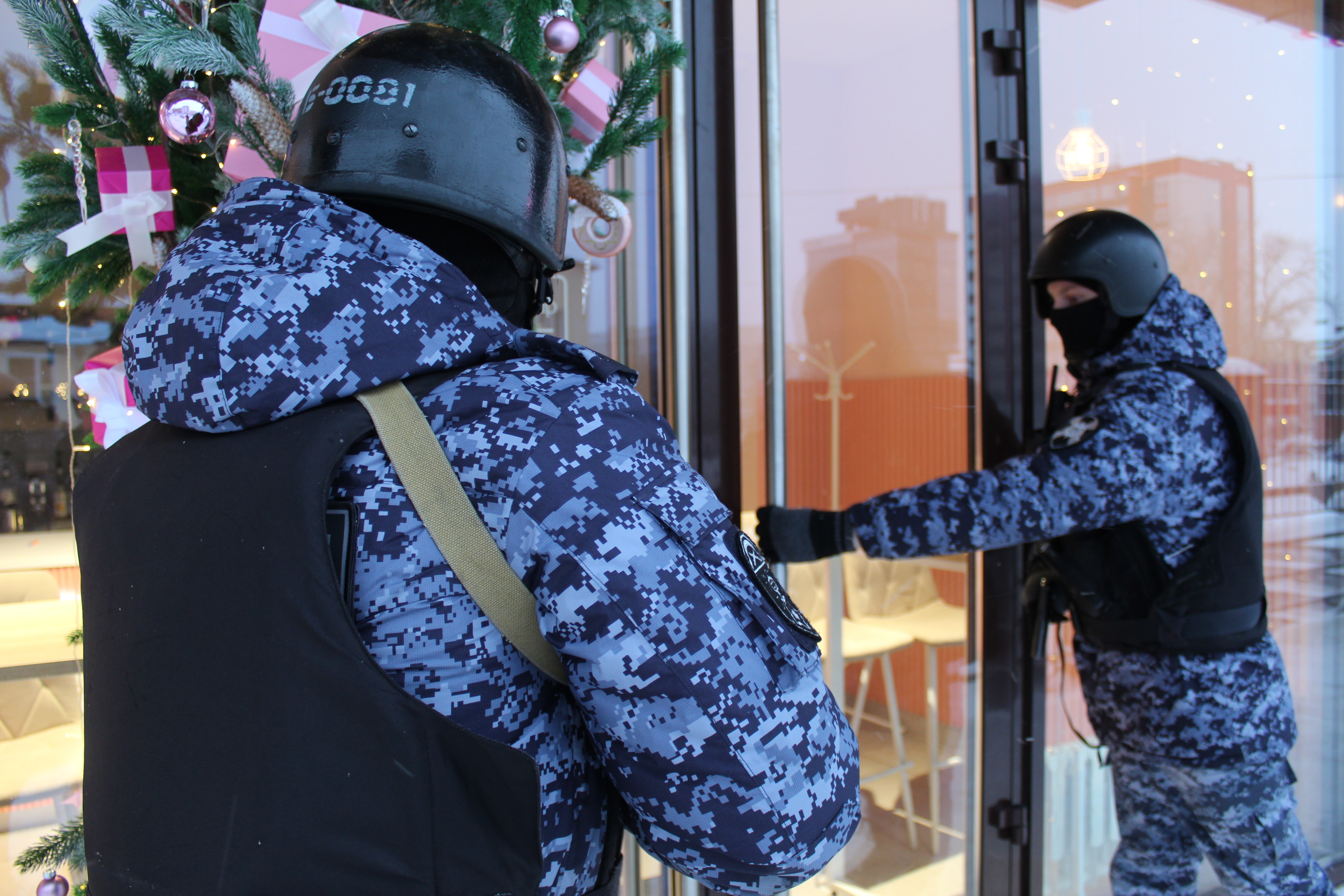 В Сыктывкаре сотрудники Росгвардии задержали мужчину, устроившего погром в местном баре