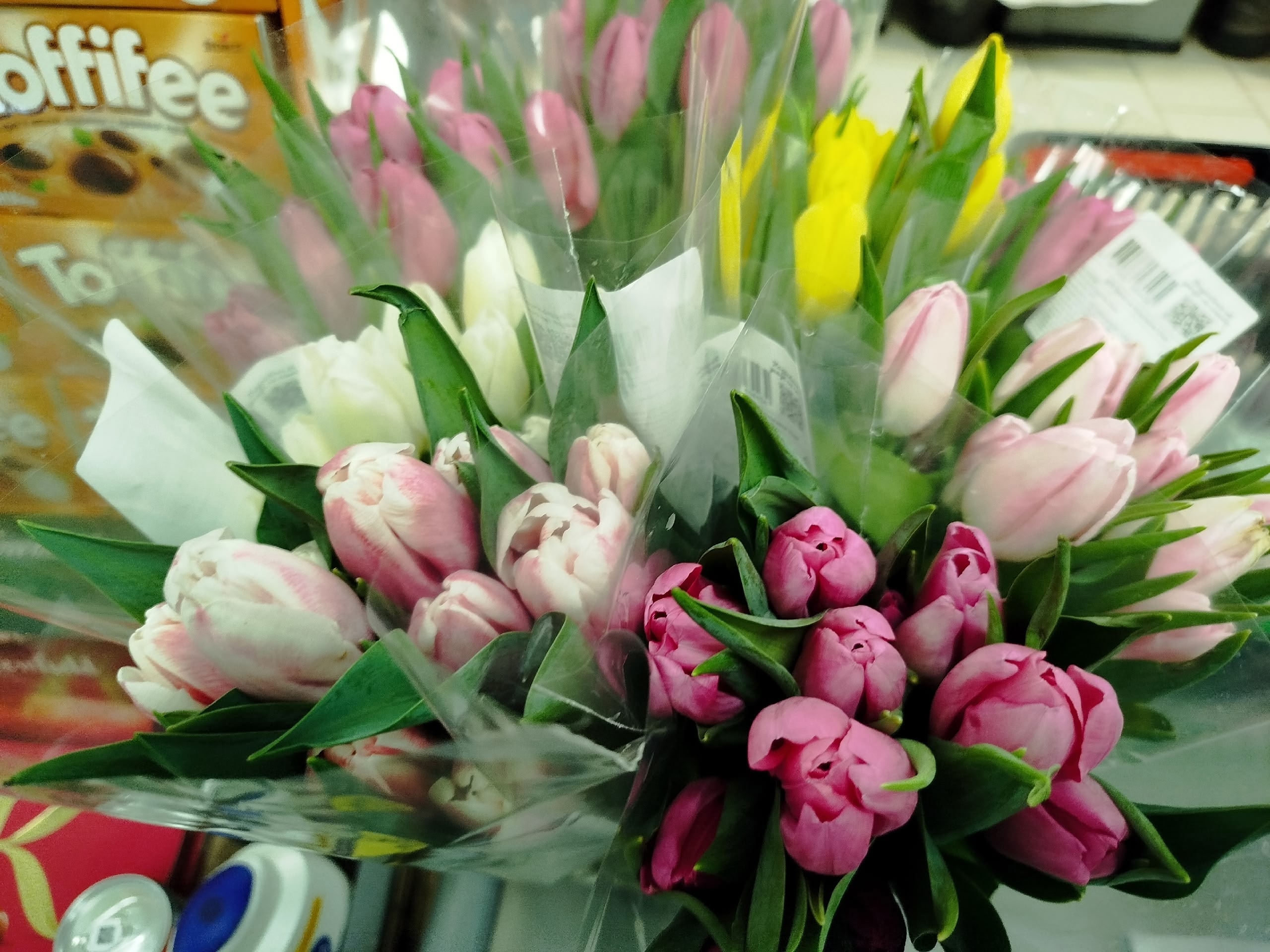 Массажер и умные часы: шесть полезных подарков для здоровья к 8 Марта по мнению врача