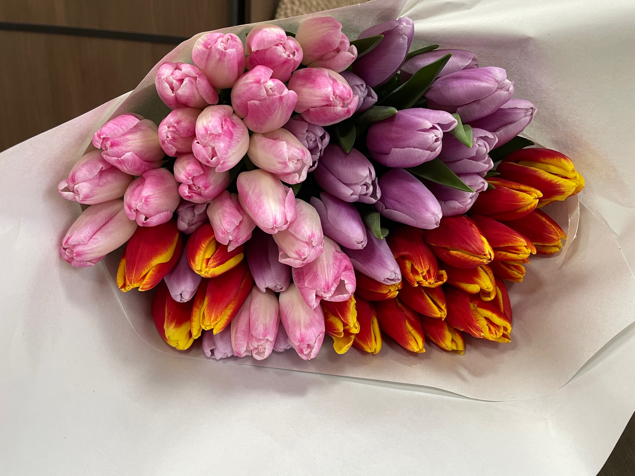 Эквадорские розы и абхазская мимоза: чем пахнет Сыктывкар перед 8 Марта