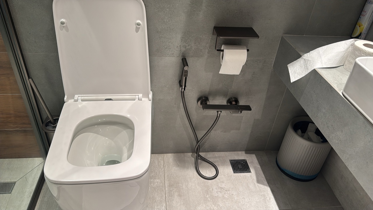 Хватит кидать бумагу в унитаз!: Соседка рассказала, чем это опасно и почему так не надо делать