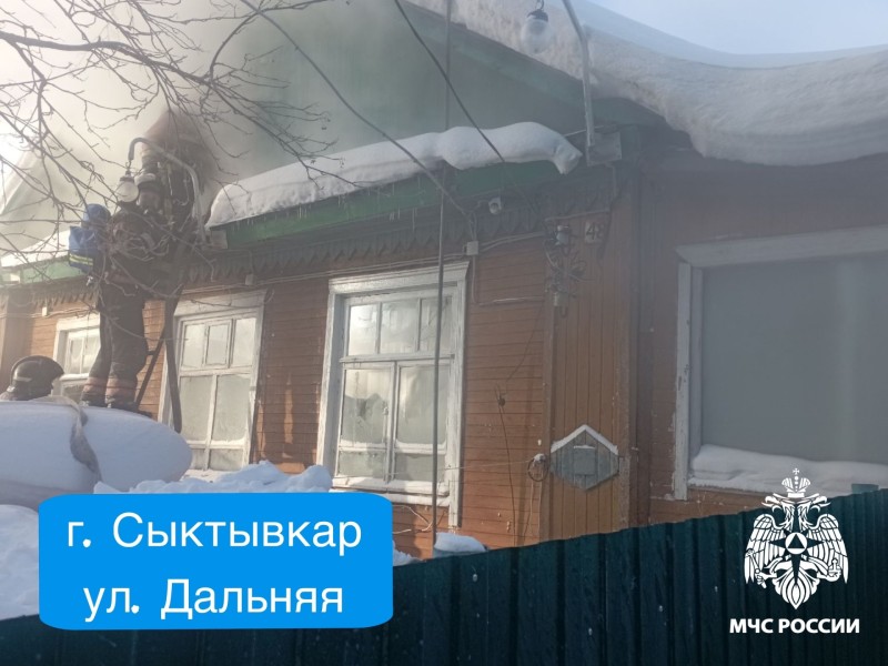 В Сыктывкаре 8 марта пожарные тушили два жилых дома