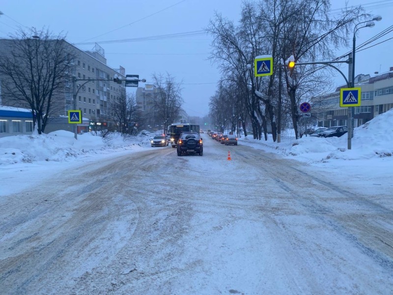 В Сыктывкаре водитель внедорожника Suzuki сбил женщину на пешеходном переходе