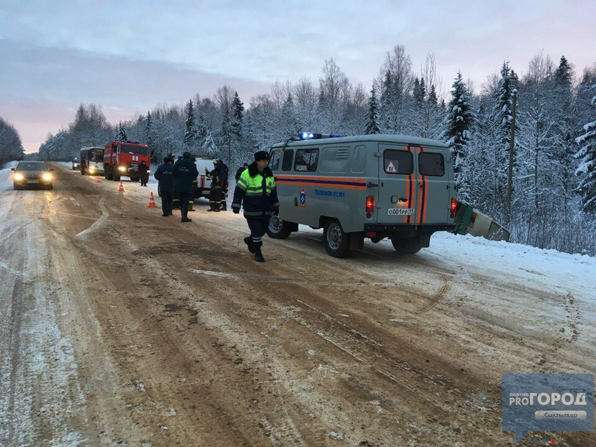 Под Сыктывкаром перевернулся пассажирский автобус, есть жертвы