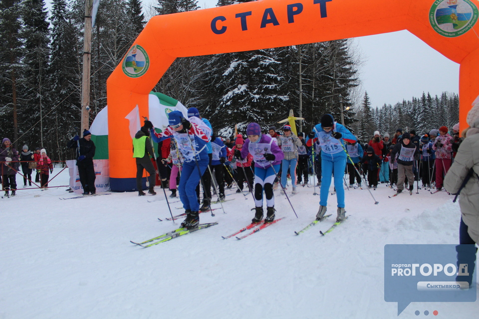 На «Лыжне России» в Сыктывкаре люди катались под музыку военного оркестра