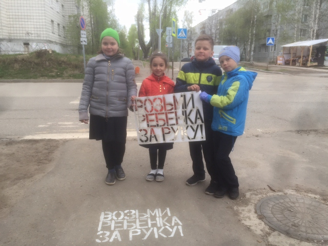 В Сыктывкаре дети и подростки сделали на тротуарах полезные граффити (фото)