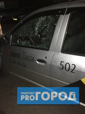 В Сыктывкаре обстреляли автомобиль такси