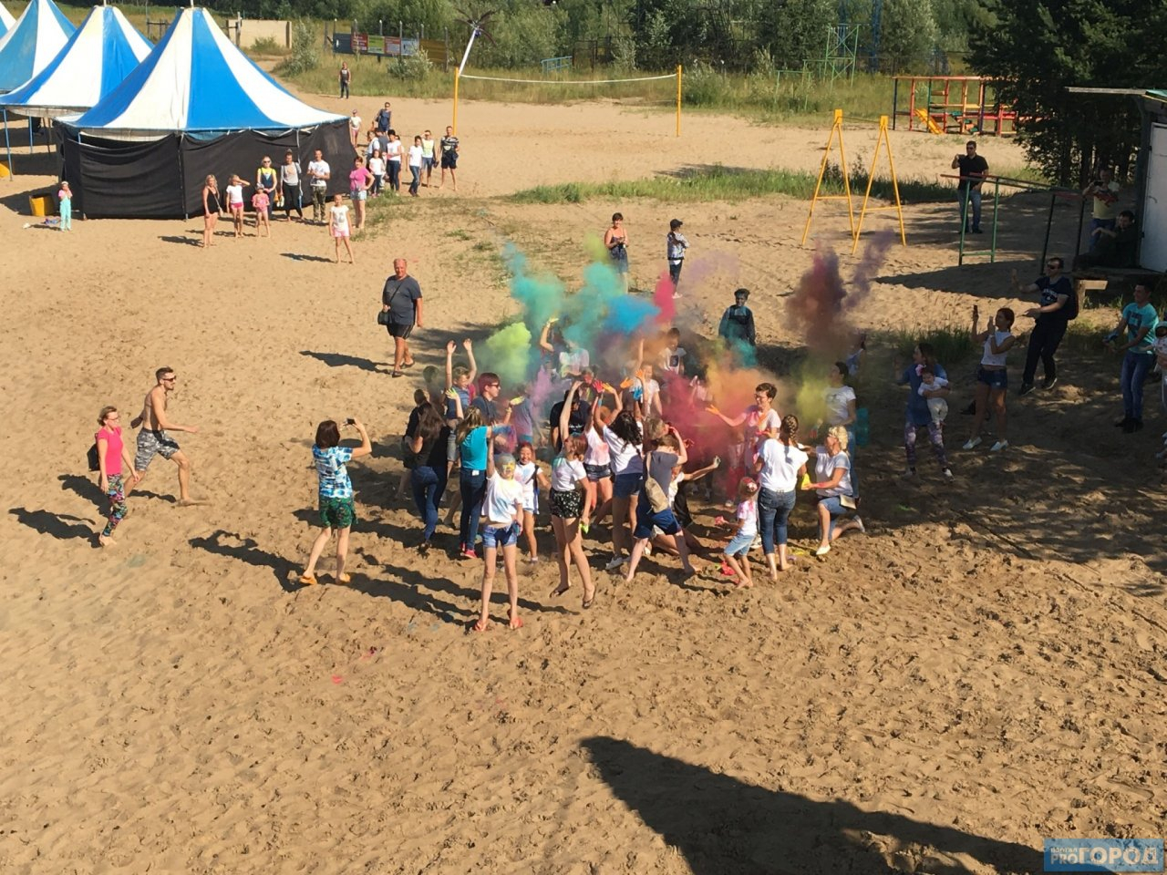 Фоторепортаж: как в Сыктывкаре прошел Всероссийский фестиваль красок