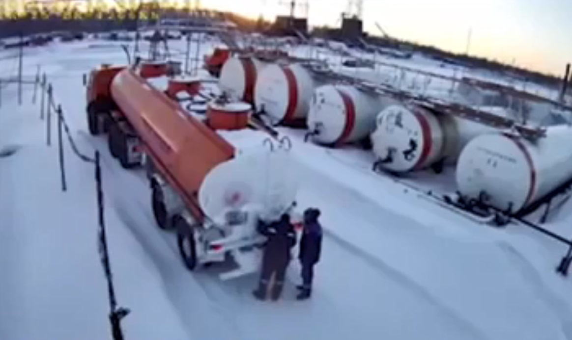 В Коми во время бурения нефтяной скважины погибли два человека