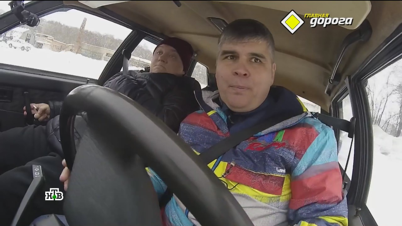 Ведущий шоу «Главная дорога» проверил, как сыктывкарцев учат контраварийному вождению