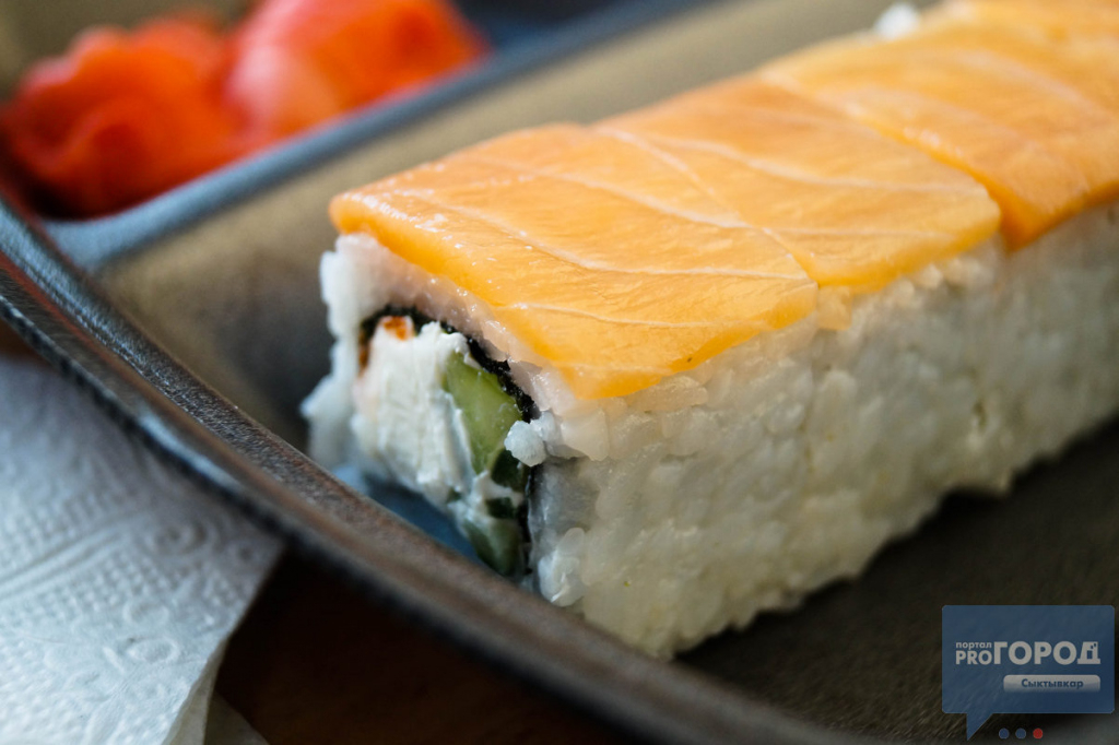 В популярном торговом центре Сыктывкара закрыли «грязный» фаст-фуд