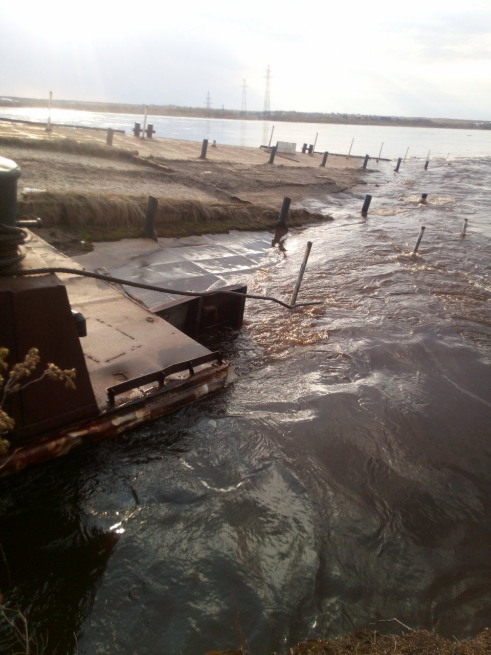 В Коми под воду ушла целая дорога и часть улицы (фото)