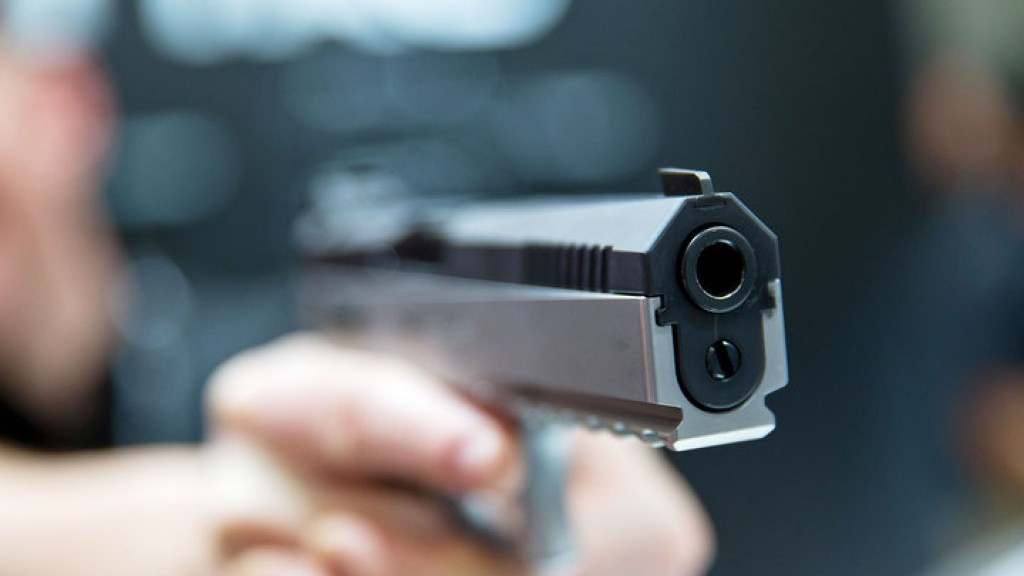 Житель Коми угрожал пистолетом врачам, которые приехали ему помочь