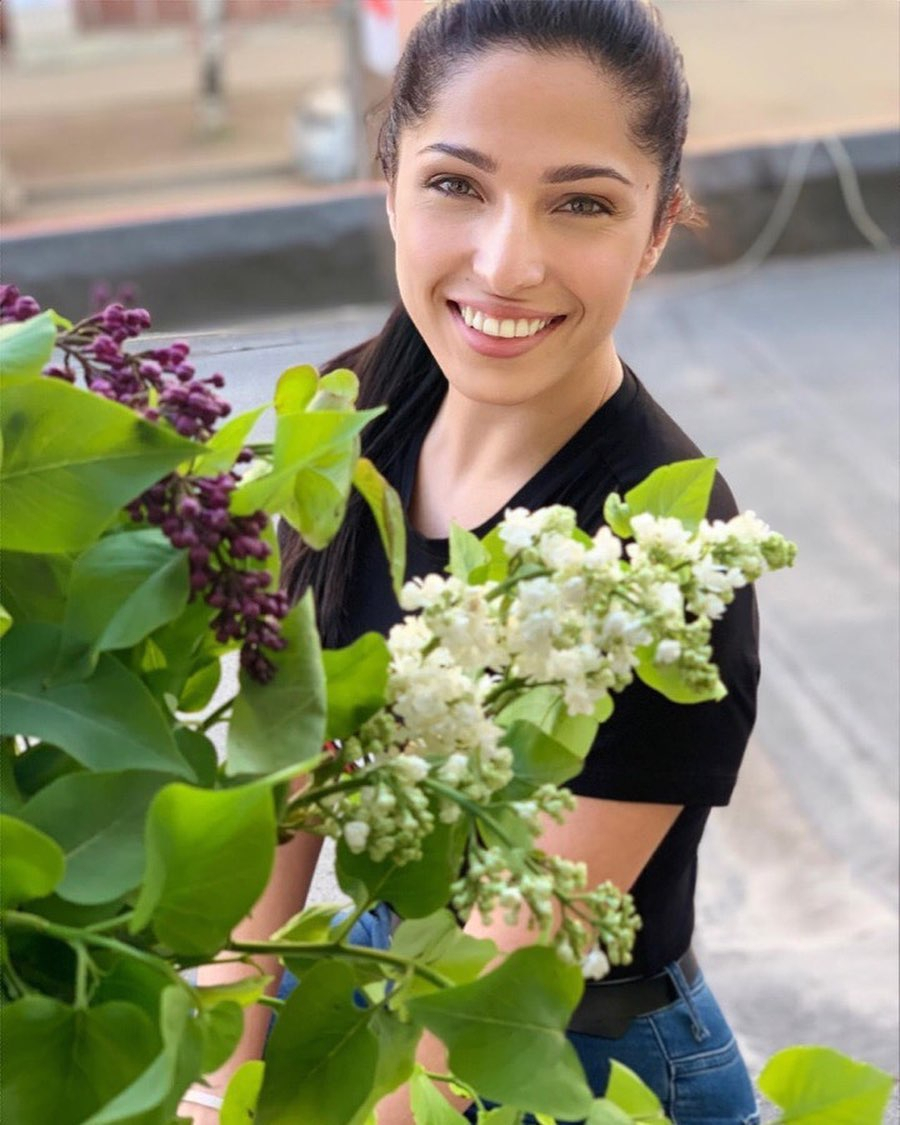 Солнечные улыбки, короткие юбки и девушка на «байке»: 10 обворожительных сыктывкарок из Instagram