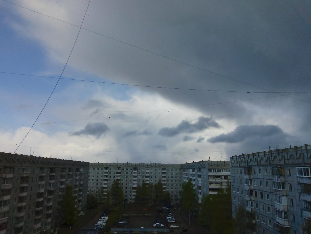 Фото дня: жуткие фиолетовые тучи перед градом над Сыктывкаром