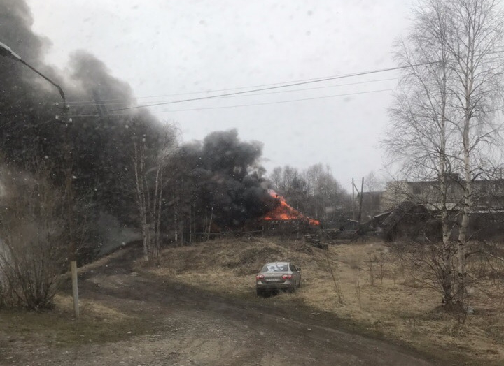 В Коми сгорел дотла жилой дом, который тушили три часа
