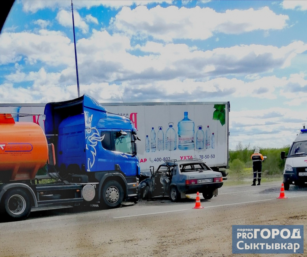 Появились подробности тройного ДТП, в котором бензовоз протаранил «Ладу» под Сыктывкаром