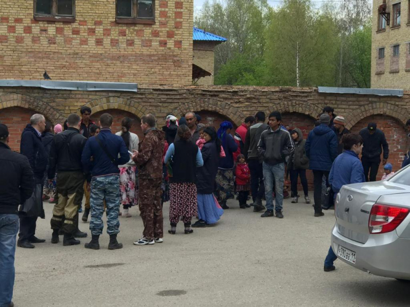 Иностранцев, которые клянчили деньги у жителей в Коми, забрала полиция