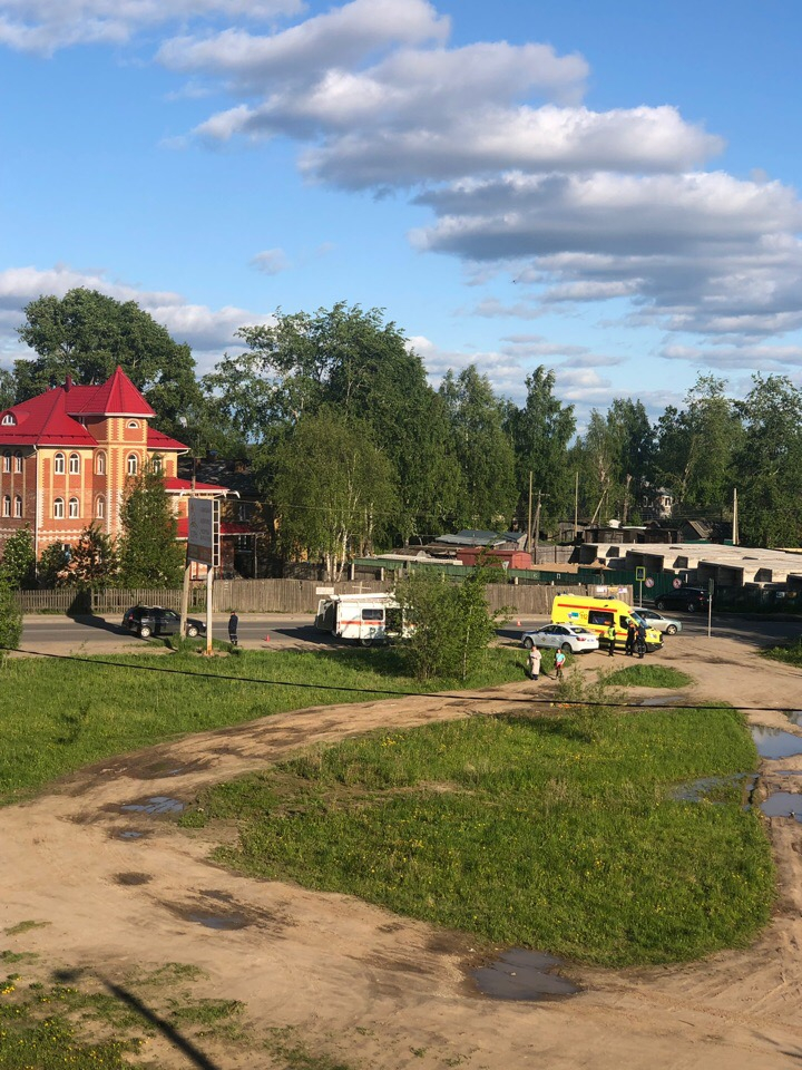 В Сыктывкаре на «зебре» внедорожник сбил женщину, она в больнице