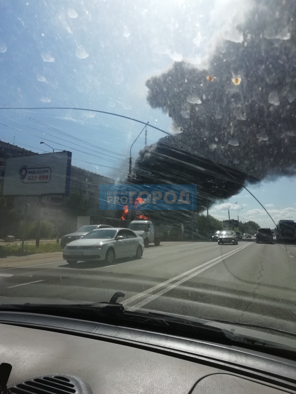 В Сыктывкаре полыхает недостроенное здание в Орбите (фото)