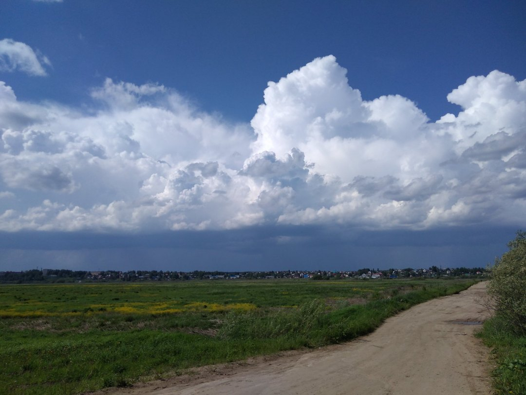 Мощная гроза в Сыктывкаре оставила без света целый микрорайон