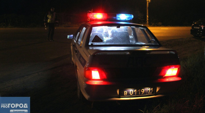 В Сыктывкаре на перекрестке столкнулись ВАЗ и «Мазда», пострадала девушка