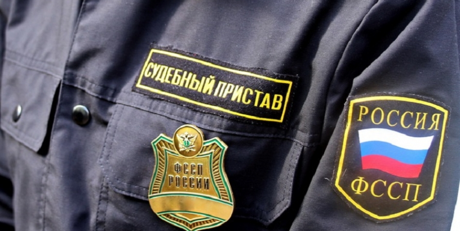 Сыктывкарец не хотел отдавать дочерей жене и спрятался с ними на чердаке