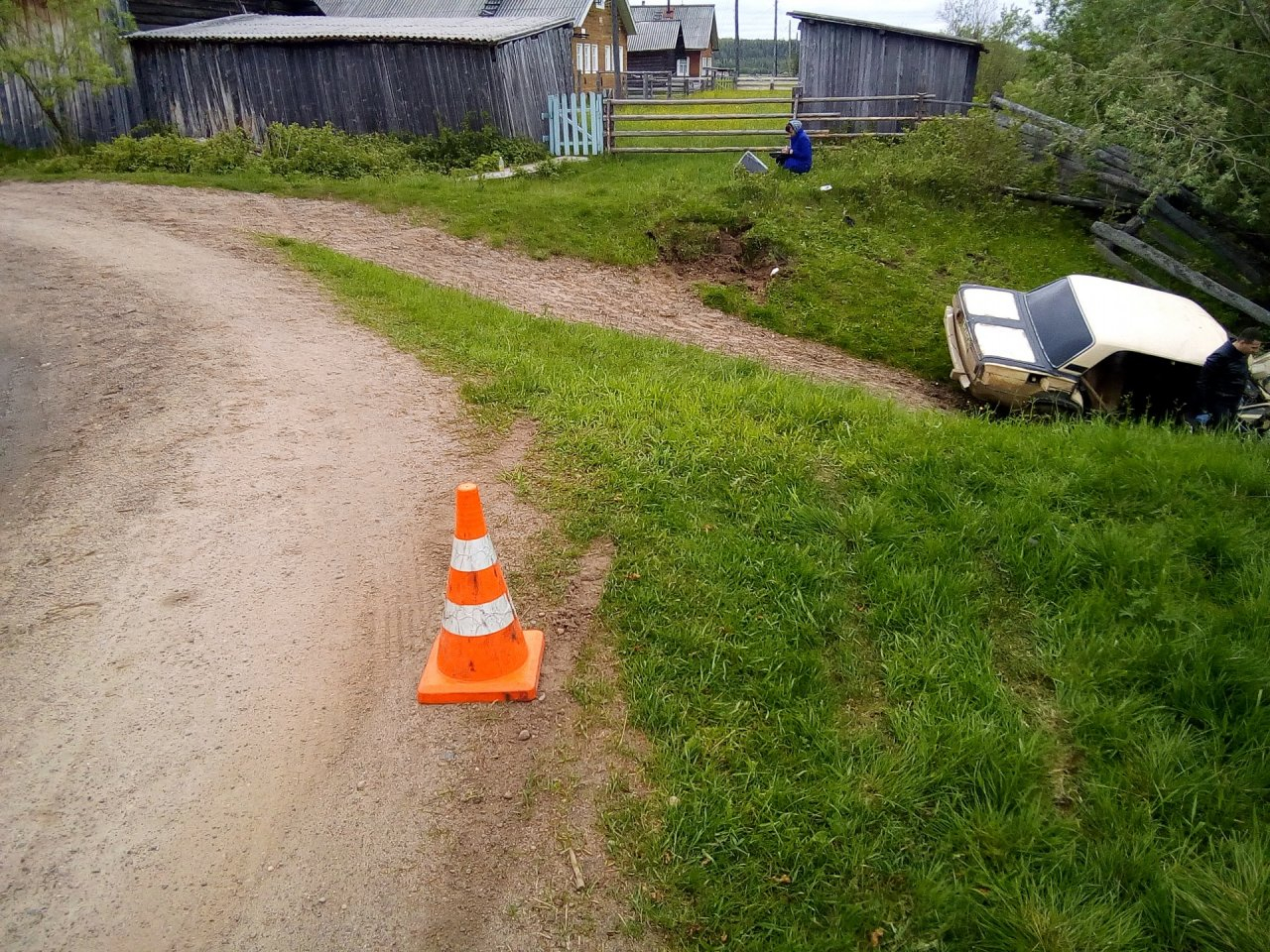 В Коми «шестерка» улетела в кювет, четыре человека в больнице