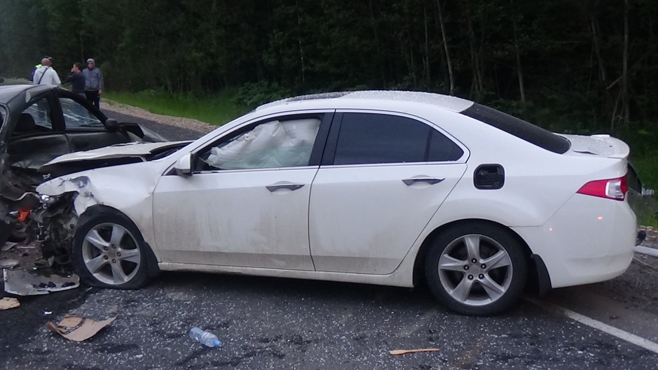 Под Сыктывкаром «Шевроле» протаранил «Мерседес» а потом врезался в «Хонду» (фото)