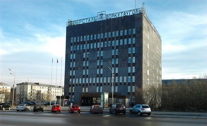 В Коми вспыхнул «Воркутауголь», здание тушило полсотни человек