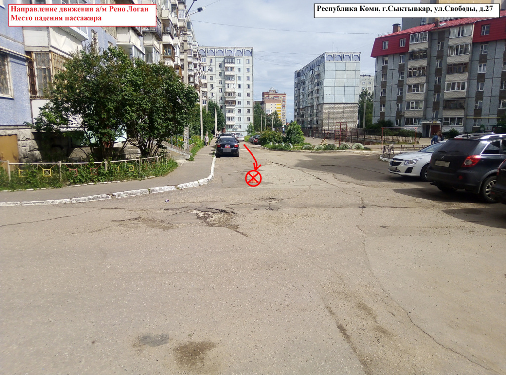 В Сыктывкаре девушка выпала из машины на ходу
