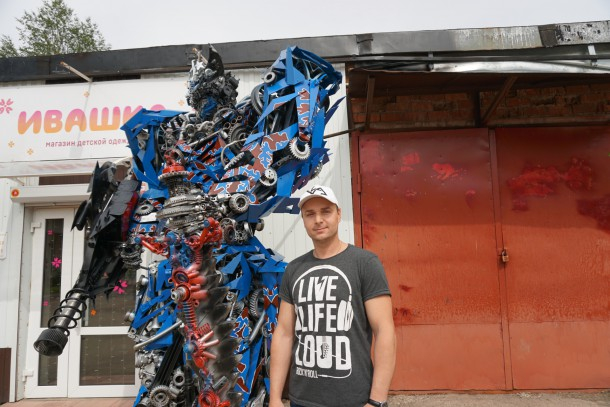 Житель Коми собрал трехметрового говорящего робота (фото)