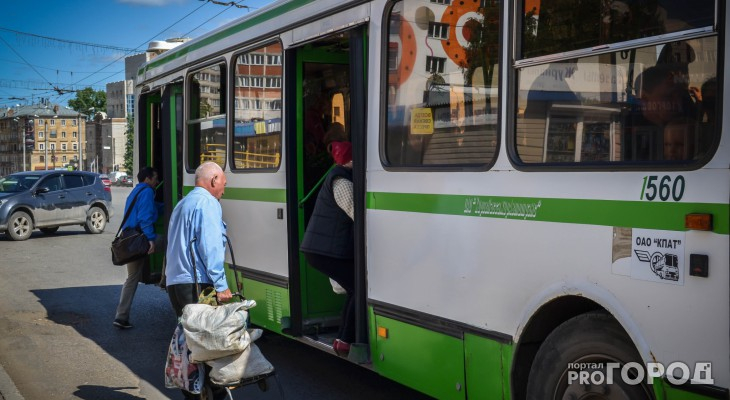 «Как селедки в бочке!»: сыктывкарцы не могут попасть домой из-за забитых автобусов
