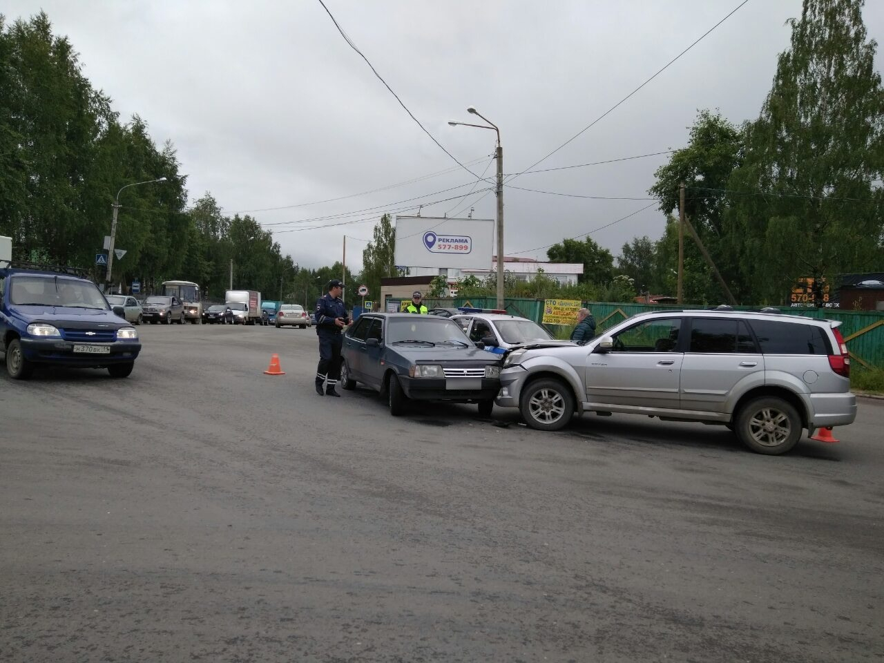 В Сыктывкаре пьяный водитель без документов столкнулся с внедорожником, пострадал ребенок (фото)