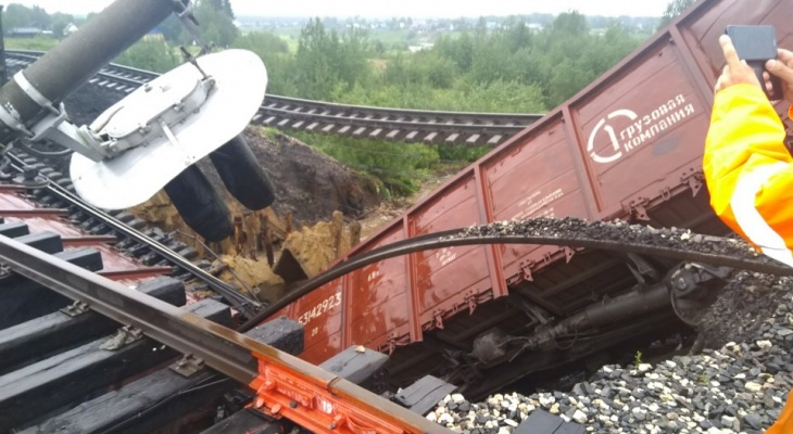 Назван полный список поездов, которые отменили из-за железнодорожной катастрофы в Коми