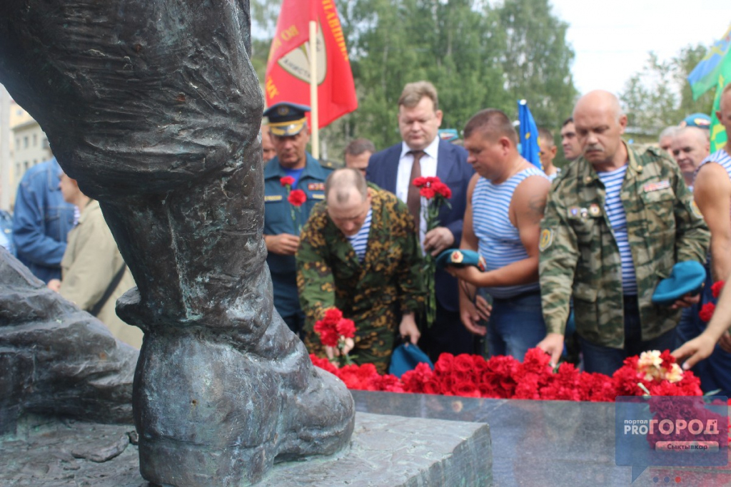 На день ВДВ сыктывкарцы будут печь пироги, собирать автоматы и тягать «Газель»