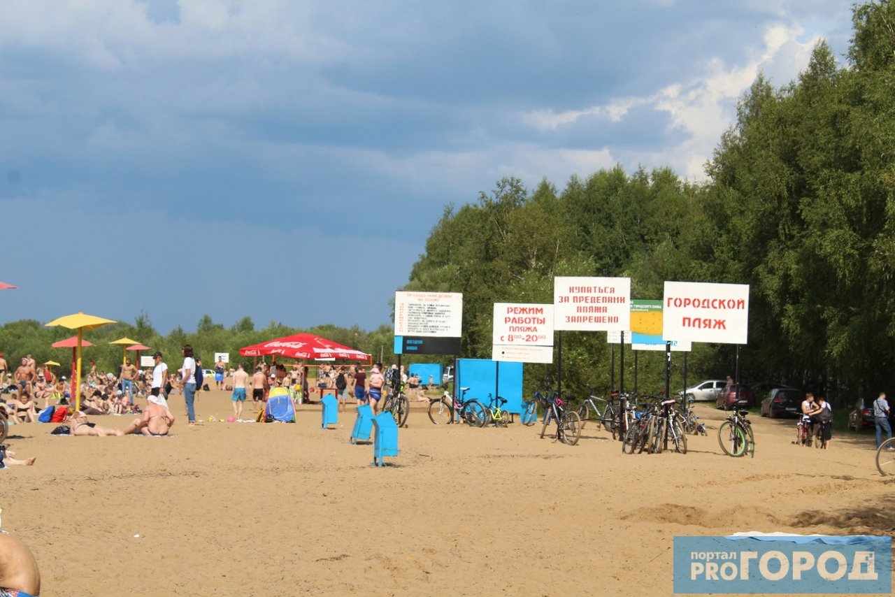 «Загораем, но не купаемся»: фоторепортаж с центрального пляжа Сыктывкара