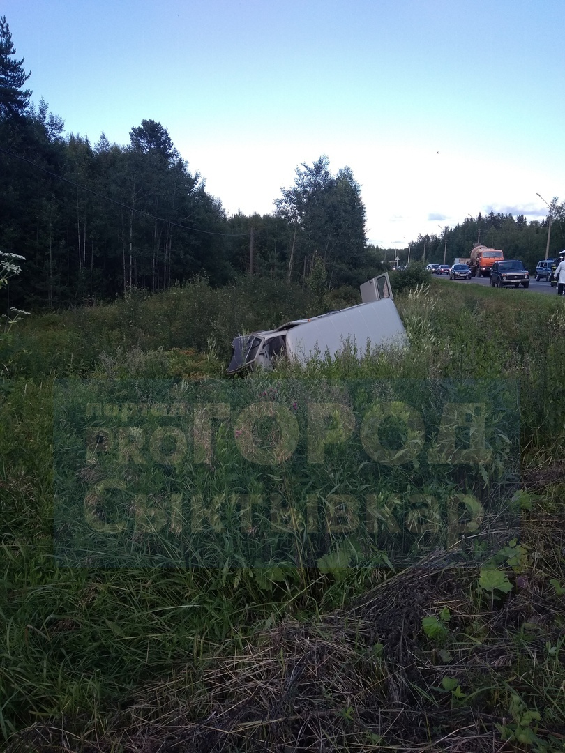 Состояние пострадавших в жесткой аварии с «пятеркой» в Сыктывкаре стабилизировалось