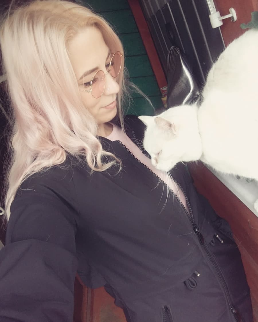 Яркие наряды и завораживающие взгляды: 8 сыктывкарских красоток из Instagram