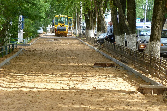 В Сыктывкаре начали делать тротуар за 11 миллионов рублей