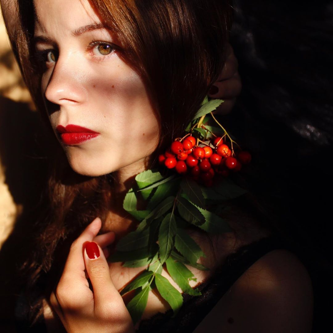 Красная помада, отдых на море и объятия с котенком: 9 лучших снимков сыктывкарок из Instagram